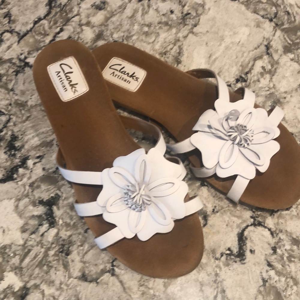 Clarks artisan white flower sandals size 8